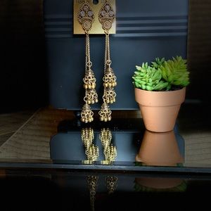 Gold jhumka earring